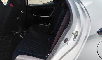 
										Toyota Yaris Hybrid full									