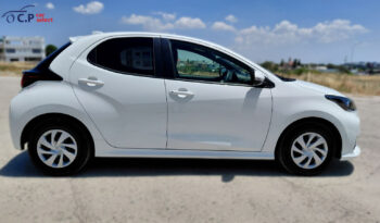 
										Toyota Yaris Hybrid full									