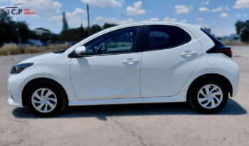 
										Toyota Yaris Hybrid full									