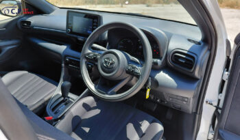 
										Toyota Yaris Hybrid full									
