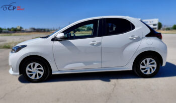 
										Toyota Yaris Hybrid full									