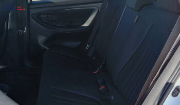 
										Toyota Yaris Hybrid full									