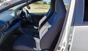 
										Toyota Yaris Hybrid full									