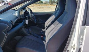 
										Toyota Yaris Hybrid full									
